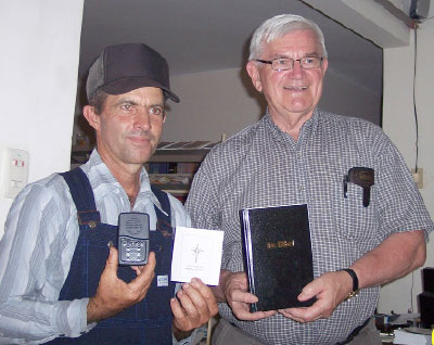 Norman Brown (r) gives a Bible and MP3 player to a Mennonite in Santa Cruz, Bolivia.  Photo: Dorothy Brown