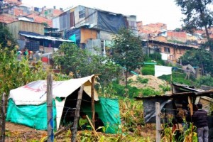 Precarious housing in the neighborhood of El Progresso, Bogota, Colombia. Families displaced by rural conflict began to settle on the slopes of Cazucá, Bogotá, in the 1980s. Credit: Daniel Hernandez